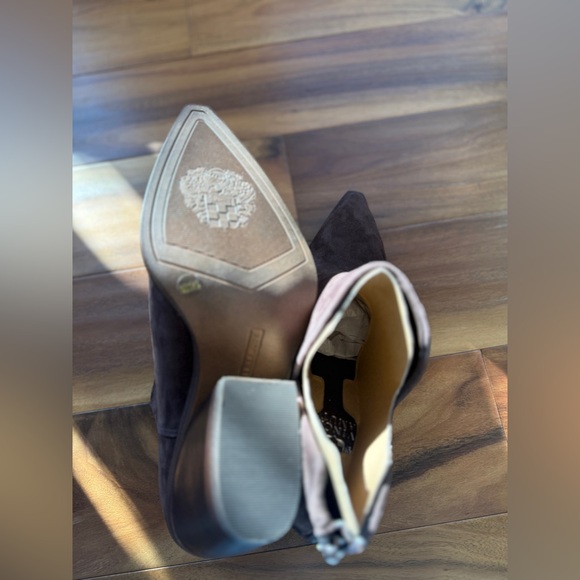 Vince Camuto Gigietta Brown Suede Western Ankle Booties NWOT Size 8 - Picture 9 of 10